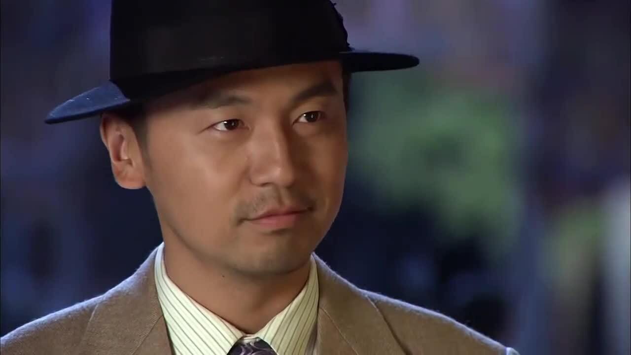 飞哥大英雄:梁飞送窦小凡回家,不料对方是女间谍,梁飞蒙在鼓里