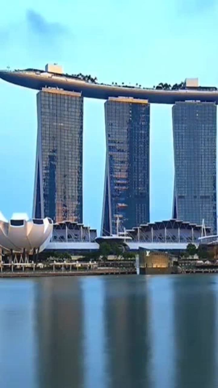 新加坡最著名的帆船酒店当夜幕降临时这里的风景会更美
