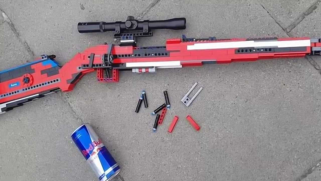 国外牛人自制的乐高98k配备有八倍镜射击的瞬间竖起大拇指