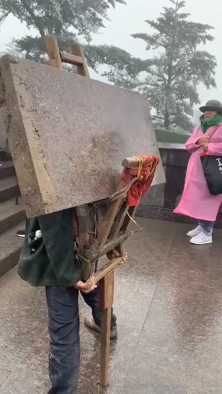 若不是生活不易,谁愿意负重前行!_腾讯视频