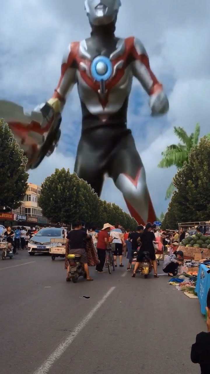 天空出现奥特曼