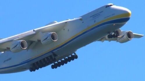 全球最大的飞机,起飞重量达到640吨,起飞一次能持续2500公里!