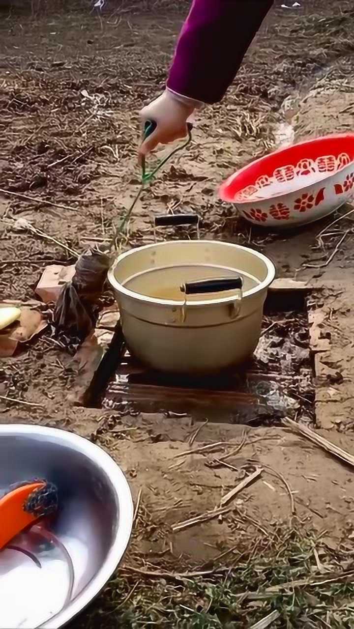 农村拉水井了解一下什么原理不知道看着有种心痛的感觉