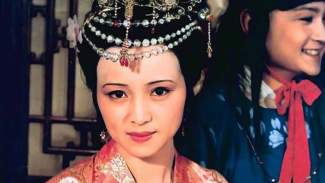 绝色佳人秦可卿为何甘愿委身公公贾珍作者十四字骂出原因