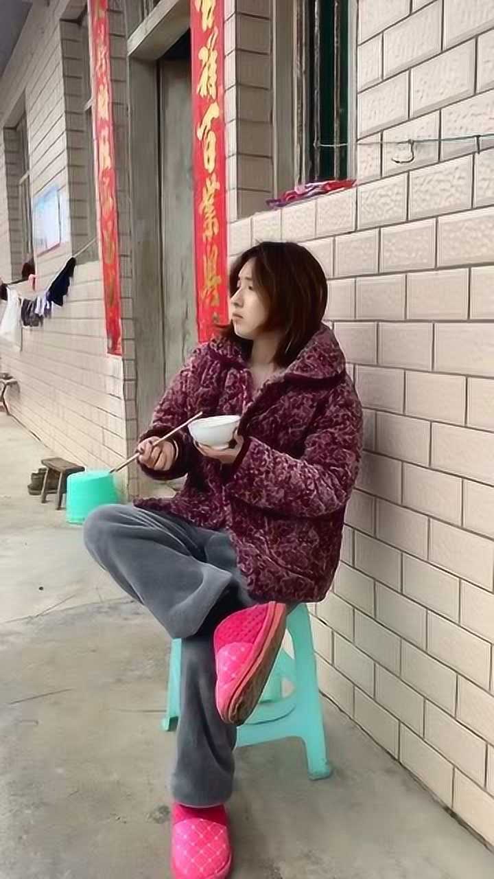 不要小瞧你村里的邋遢女孩啊