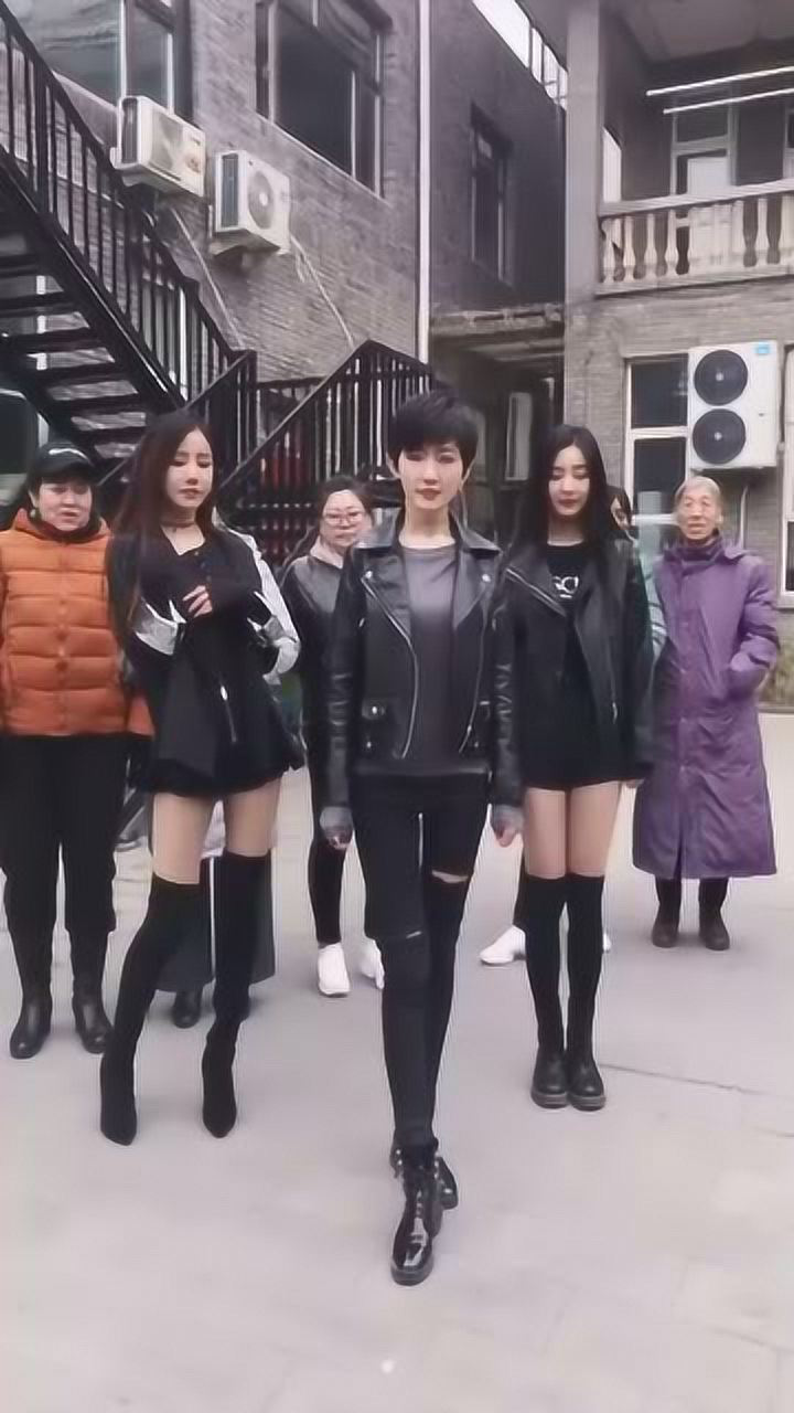 皮衣萨日朗是在下了火红的萨日朗小雅巢青年