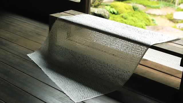 日本纯手工的美浓和纸,可以制作成多种工艺品,百年流传