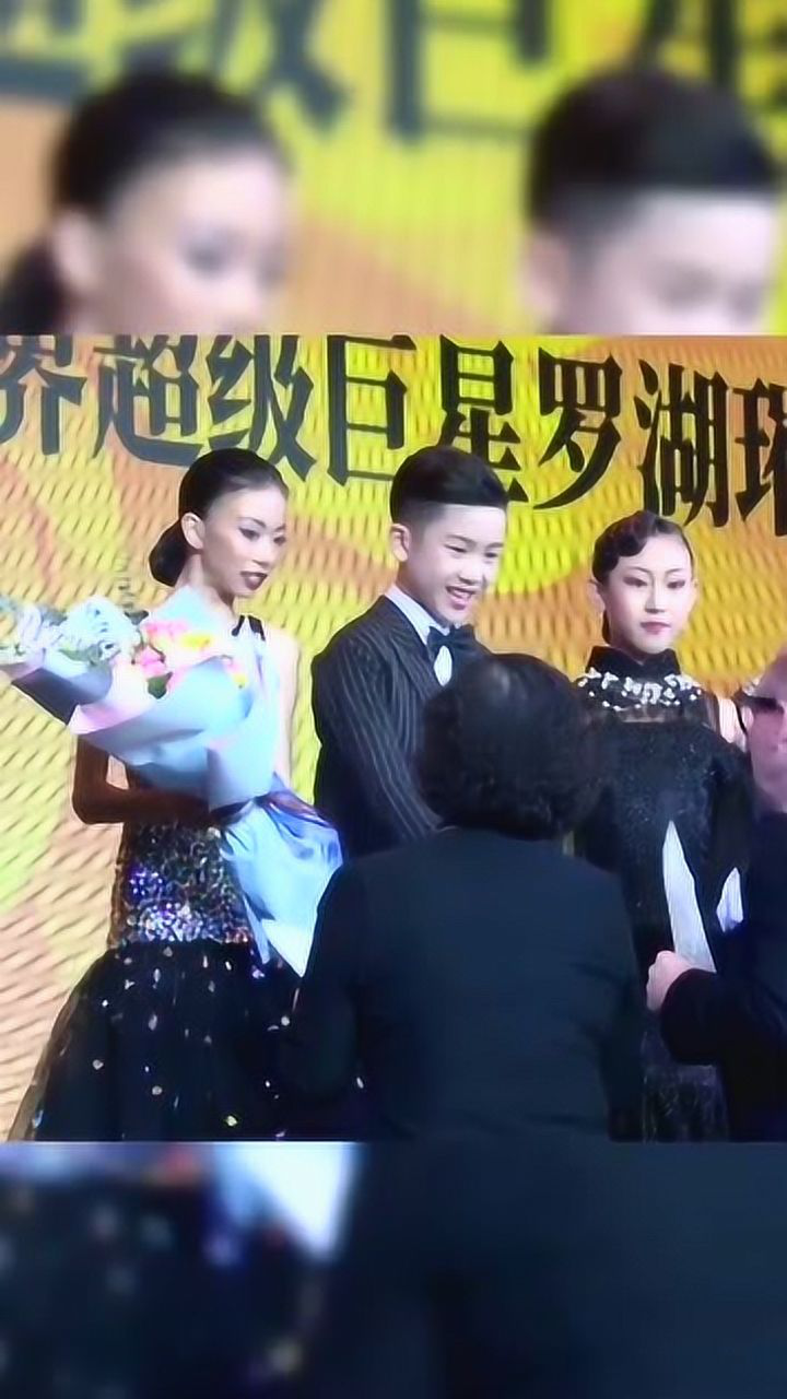 表示已经看了无数遍了怎么会有这么精致的人儿王崇墨李茉晗