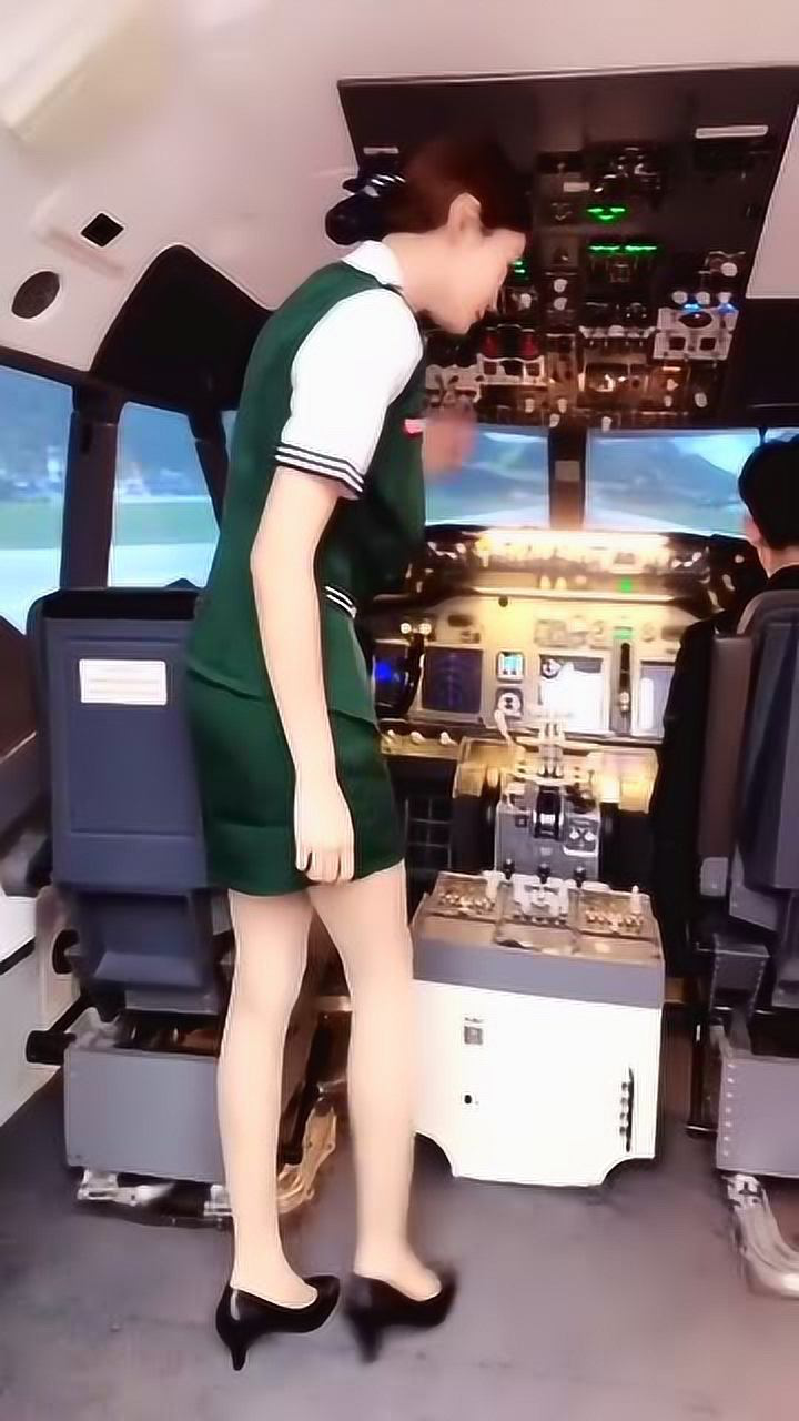 中国女机长背影真的太美了