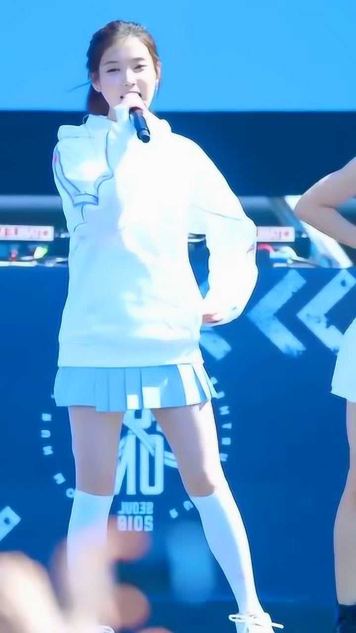 原来iu李知恩真的不会跳舞,这舞姿小学生都会