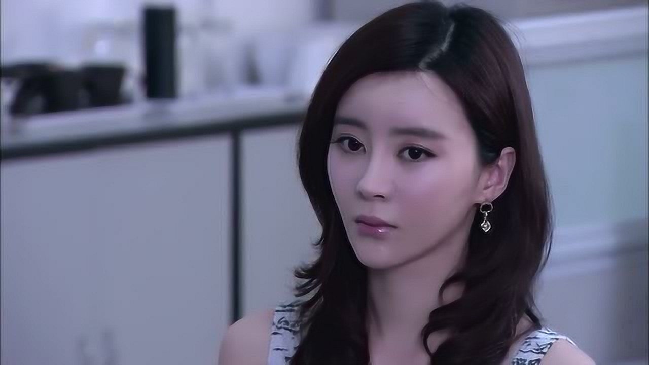 温柔的谎言:安然走了,同事们背着她议论纷纷!