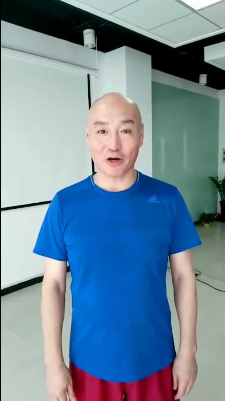 侯堃15年前因妻患重度抑郁症,放弃如日中天事业,网友:真男人