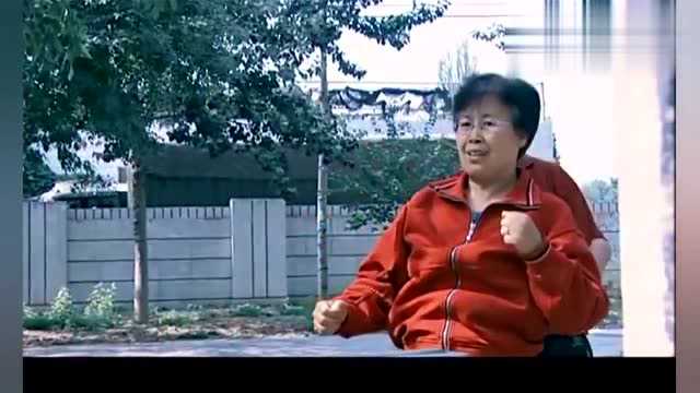 刑警使命老两口在晨练谁料意外发现具女尸大妈吓到说不出话