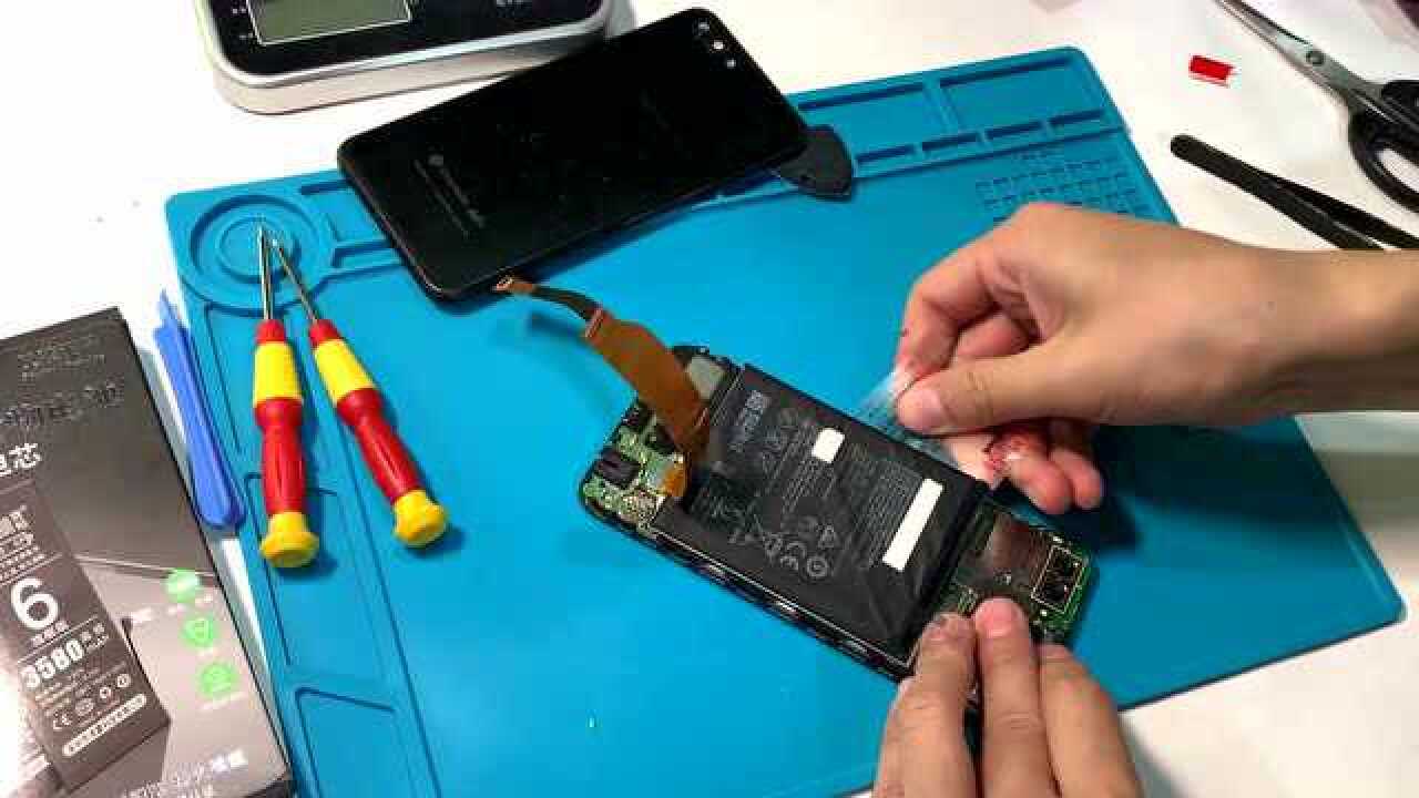 华为荣耀v10更换手机电池视频honorv10维修拆机电板讲解总成屏幕