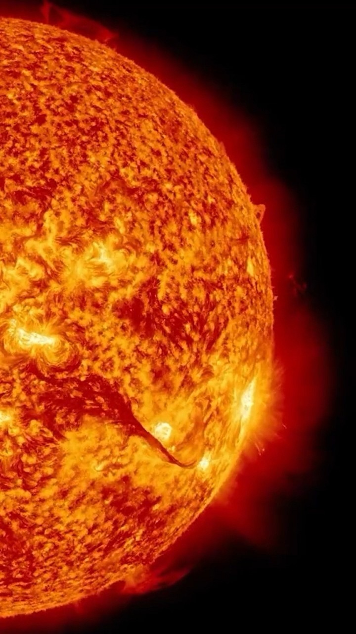 近距离观察太阳耀斑表面温度高达5500摄氏度一点火星足以毁灭地球3000