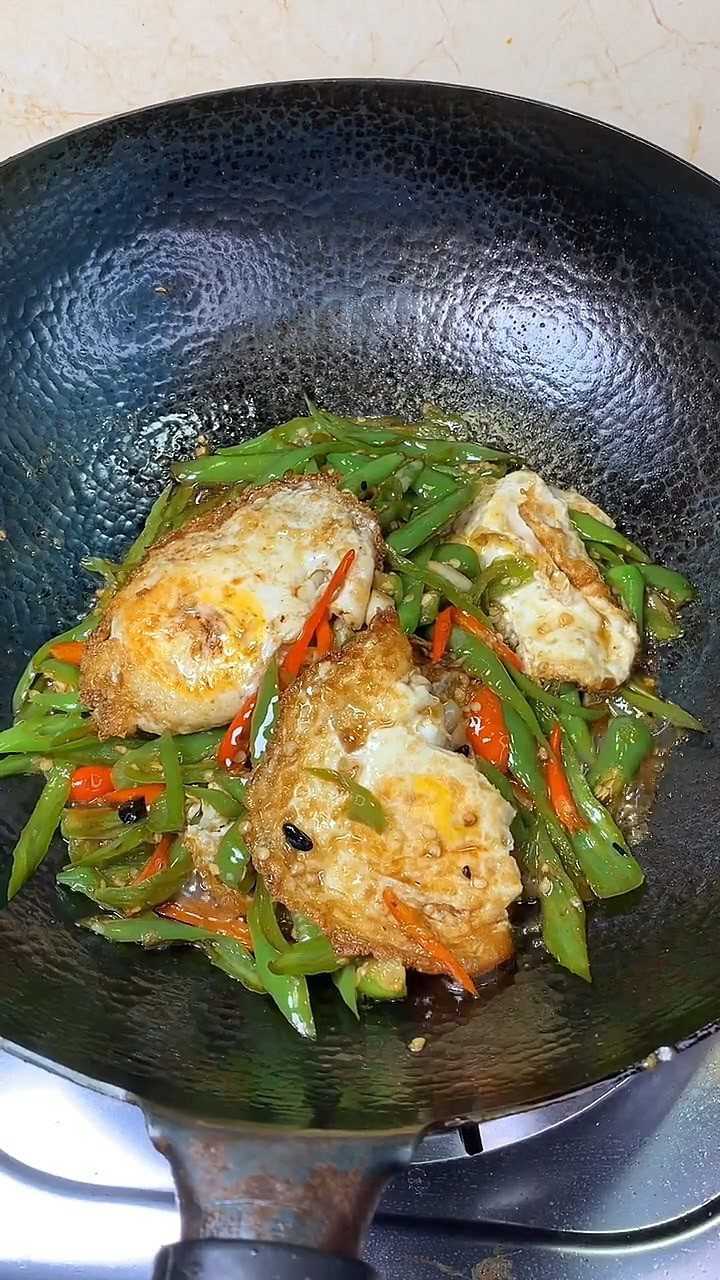 青椒炒荷包蛋简单又好吃