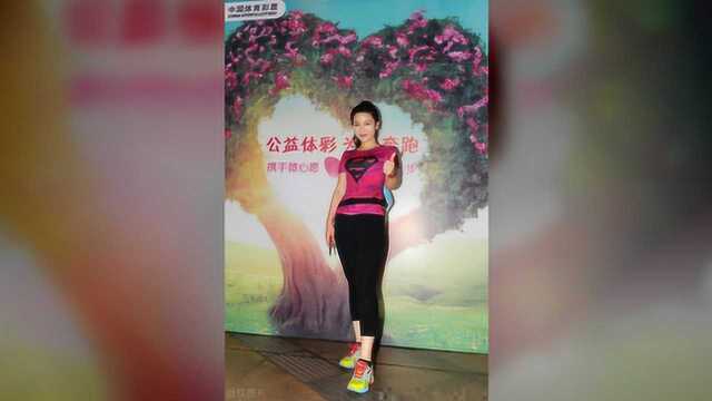 她曾是女排英雄,前夫瘫痪32岁离婚嫁豪门,生下女儿认前夫做干爹