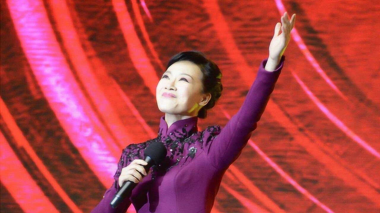 吕薇演唱万里春色满家园荡气回肠震撼全场