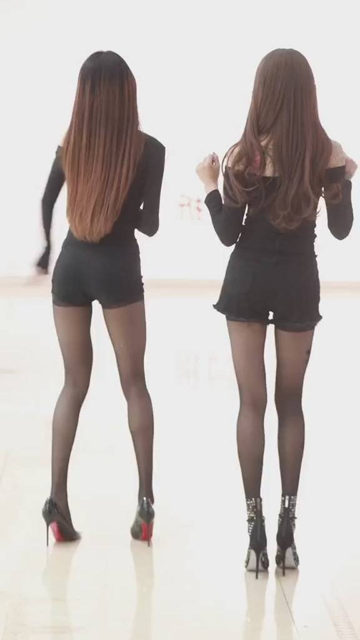 可爱的双胞胎姐妹yana姜雅vajra双