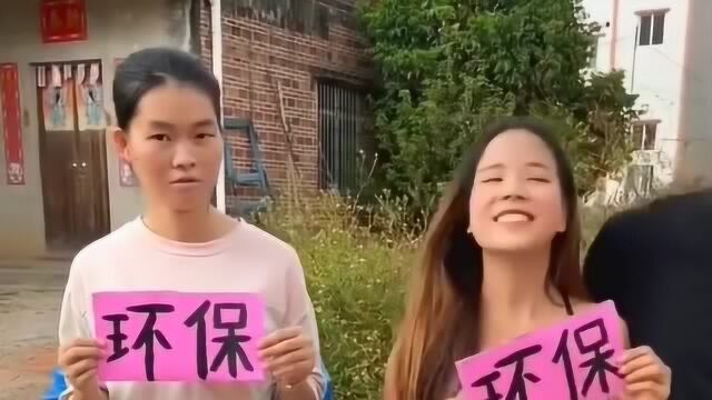 两个美女应聘环保岗位,右边的美女被录取了,你知道为什么吗?