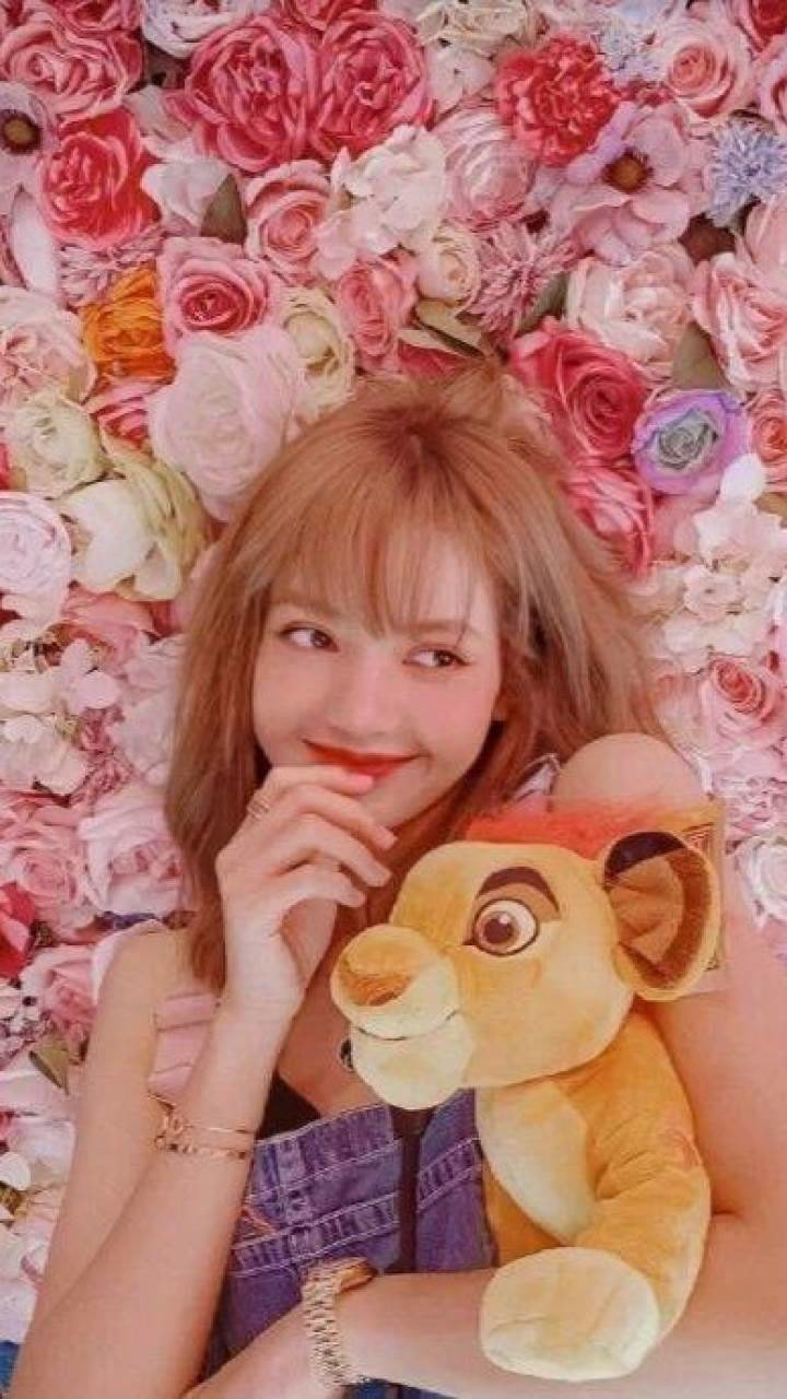 15岁的lisa就是凭借这支舞蹈进入yg的是天生大长腿无疑了