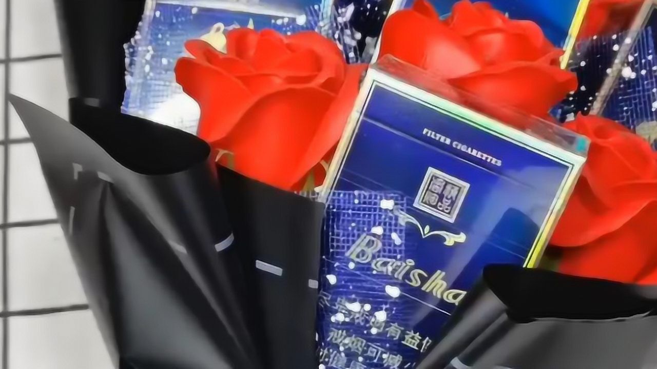 男朋友生日送他这个玫瑰花和他最喜欢抽的烟想想他就很开心