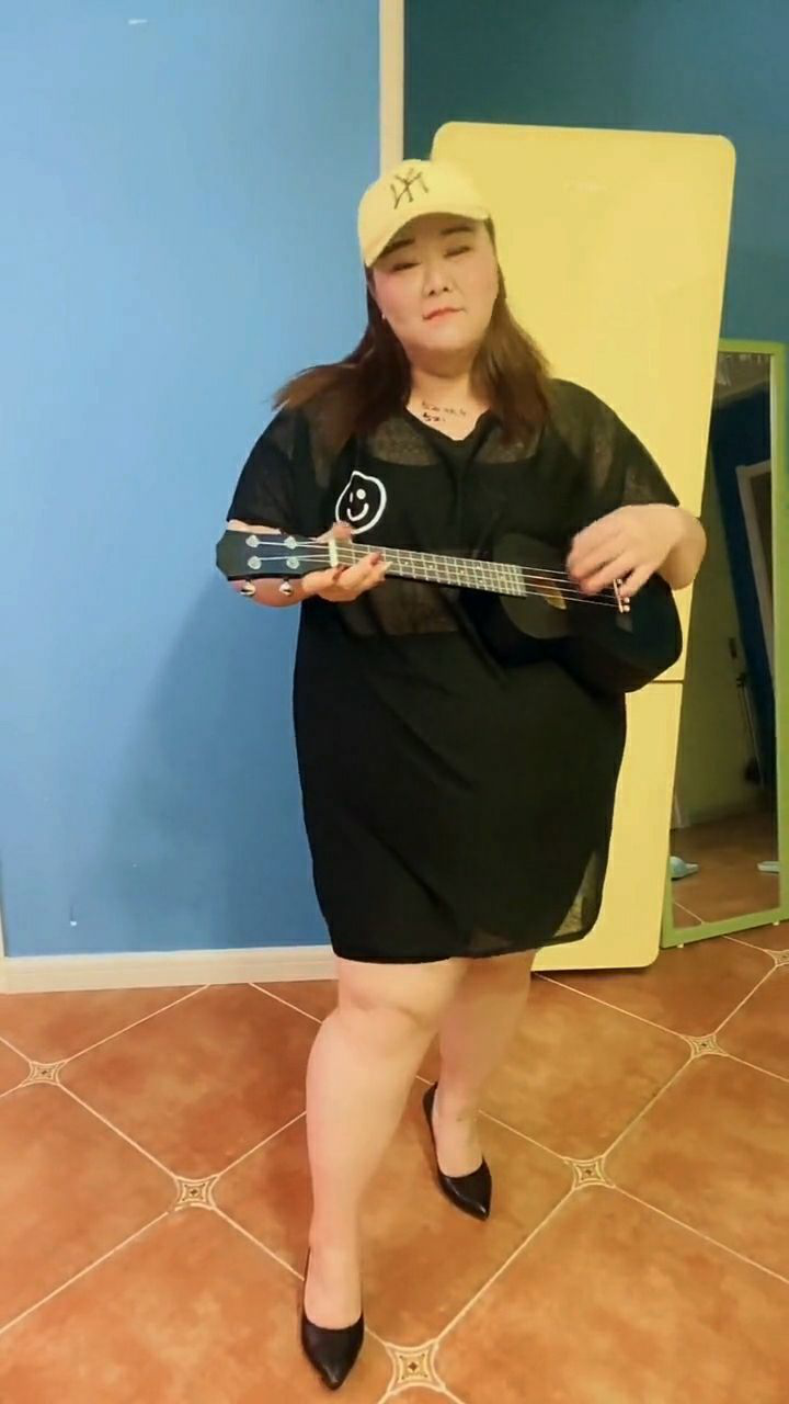 听说胖胖的女生才最美像我这样的绝对受欢迎