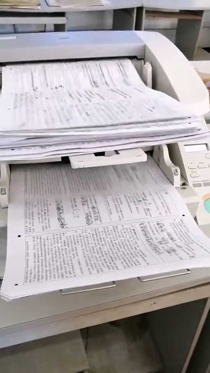 考试结束了,看看电脑阅卷是怎么把试卷扫描进电脑的!