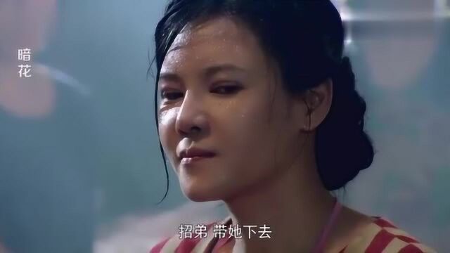 美女在监狱里被欺负,女狱霸霸气出手了:谁敢动我的干妹妹!