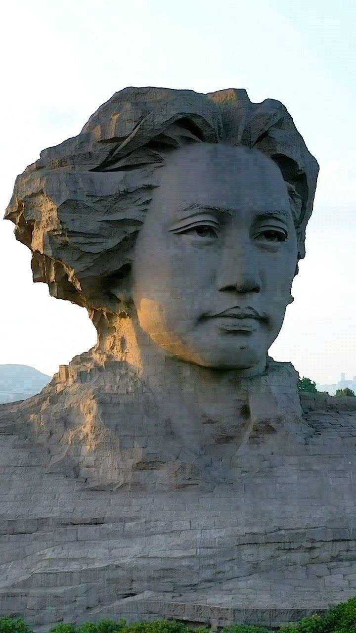 独立寒秋湘江北去橘子洲头全球最大的航母致敬一代伟人