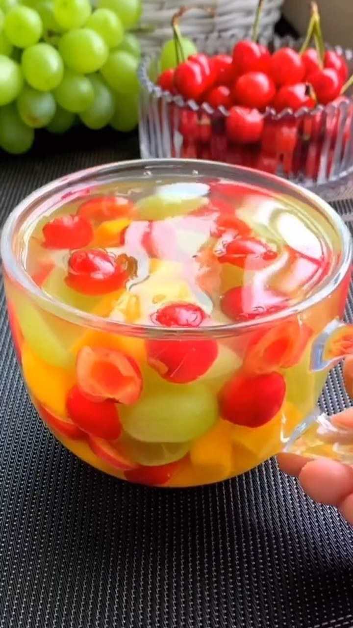 夏天到了,跟我一起来做冰冰凉凉的水果凉粉布丁吧