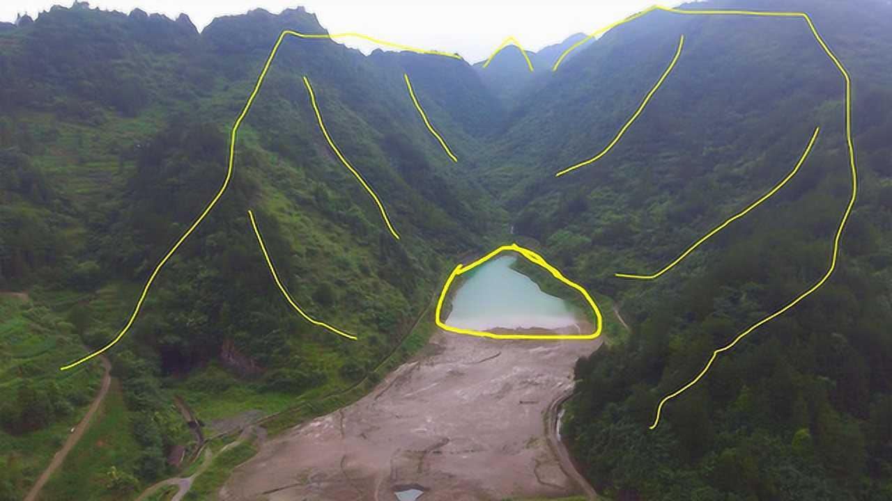 此地水聚天心,万朝归宗,绝佳的墓葬风水宝地