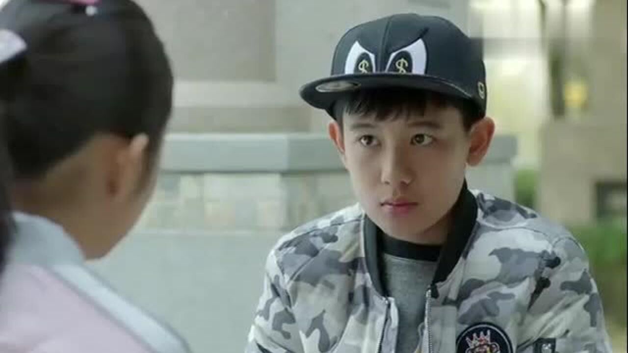 小别离小宇出国不跟老爸告别怕他会哭只跟朵朵留下甜蜜合影