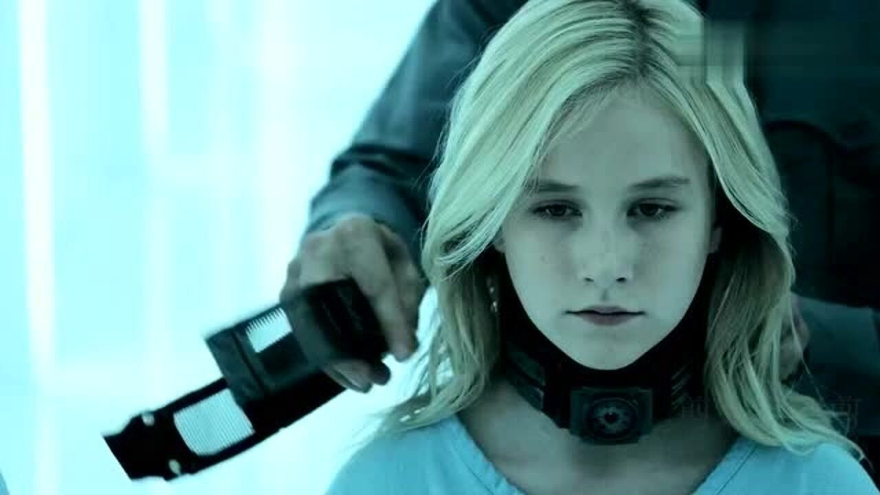 五个一模一样的克隆人女孩从小就被魔鬼训练只有强者能活下来