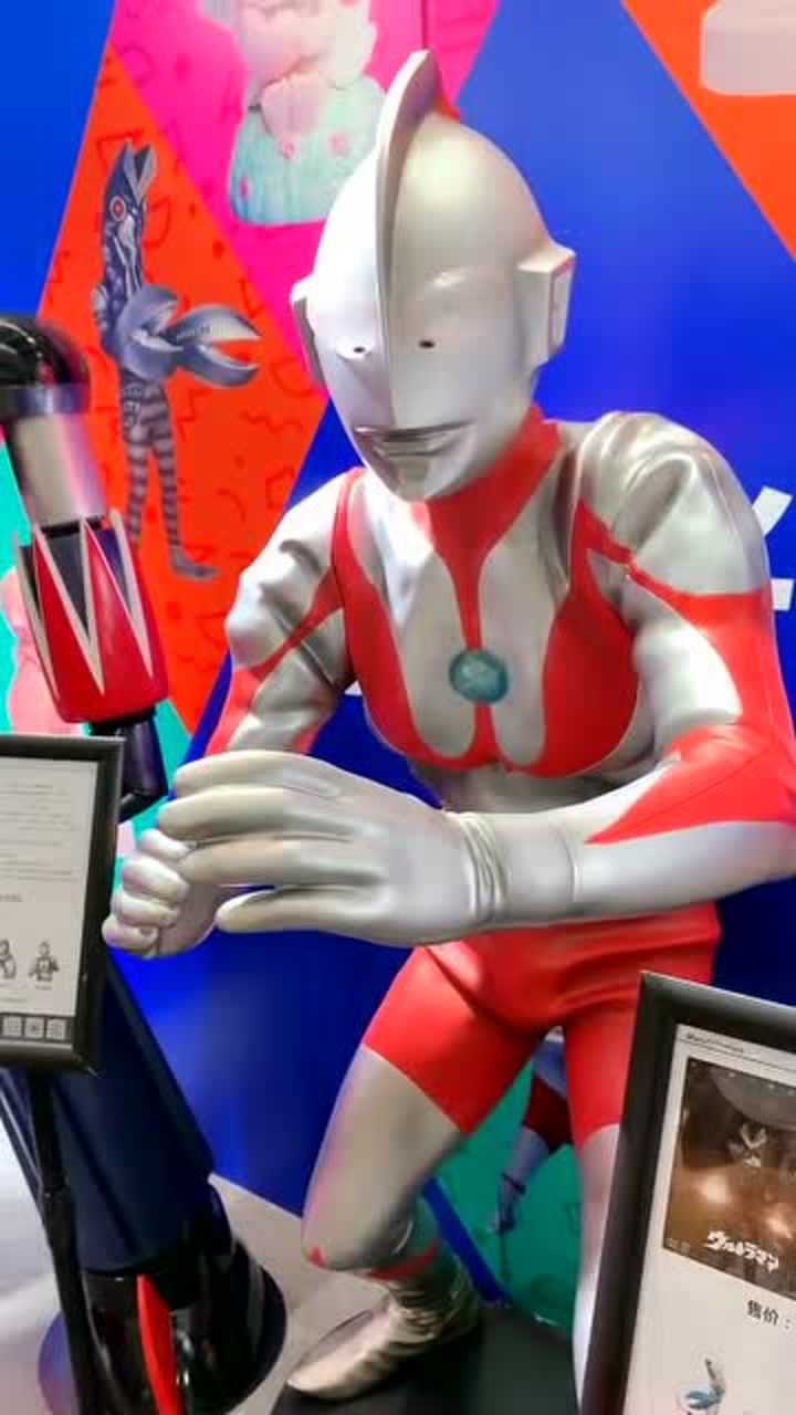 初代奥特曼你是怎么了?皮套皱成这个样子,强迫症表示很不舒服