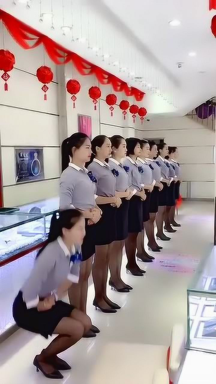在珠宝店上班,每天都要跳个舞,这操作也是没谁了
