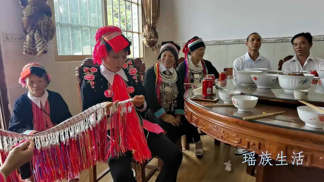 现场马关麻栗坡现场男女山歌对唱