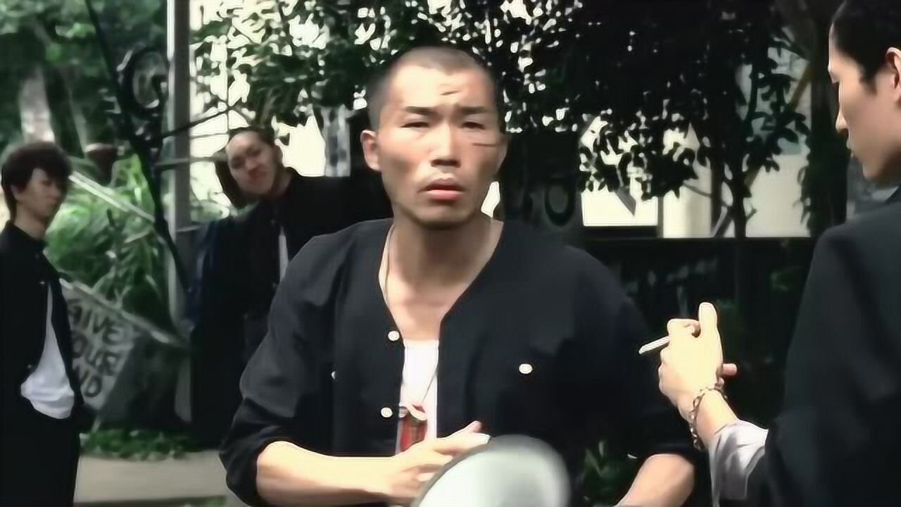 热血高校2:牧濑也太逗了,打架时凶神恶煞,遇见女孩瞬间变脸!