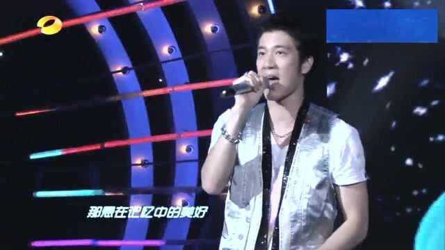 王力宏帅气演唱《心跳》,动人旋律唱出记忆里的美好