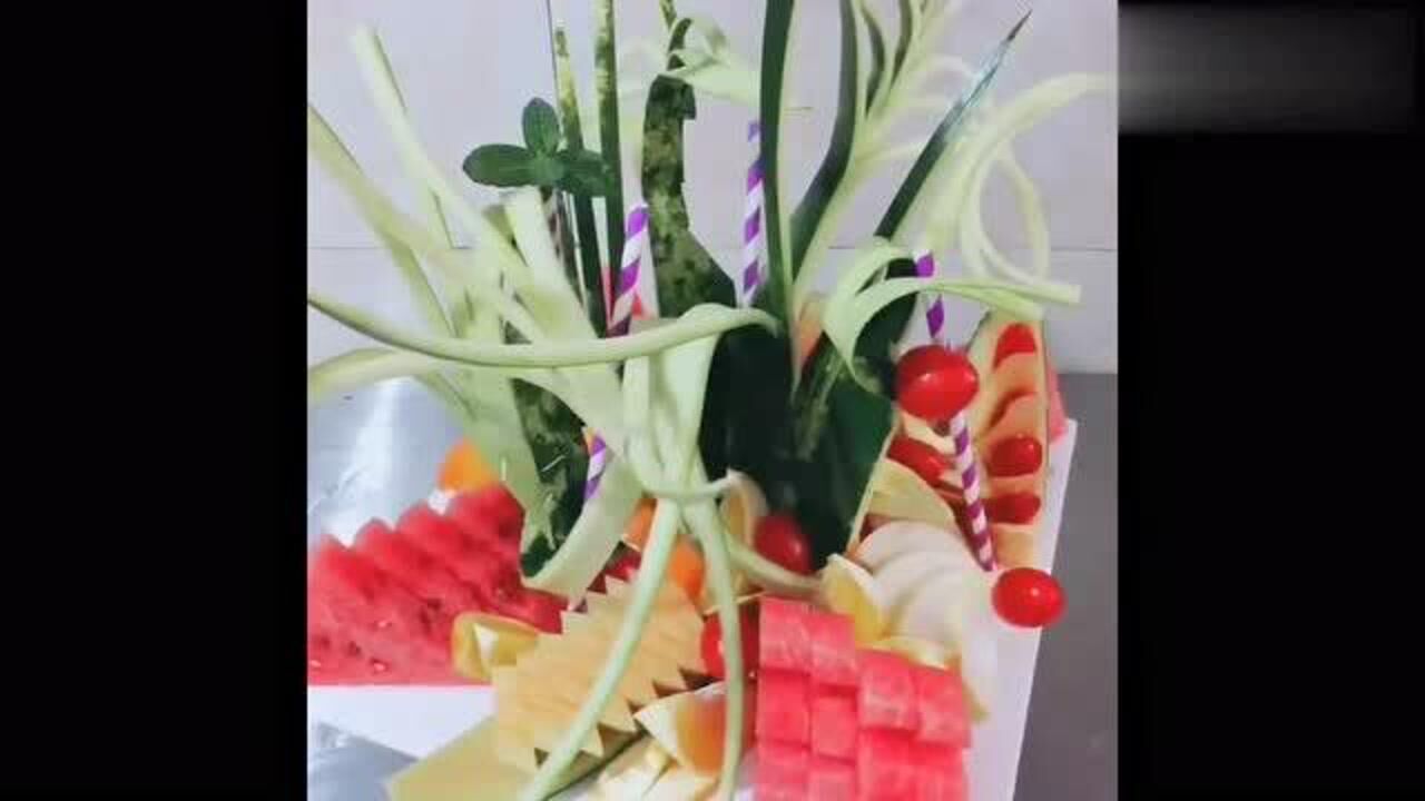 ktv里的西瓜果盘原来是这样切出来的好看又实用