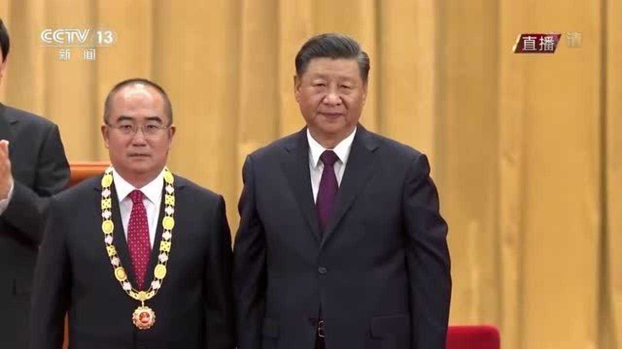 张定宇被颁授国家荣誉称号奖章_高清1080P在线观看平台_腾讯视频