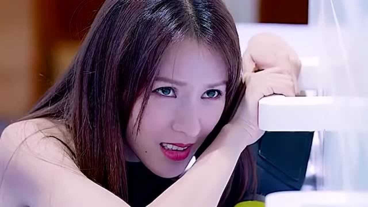 好好的大美女居然站着尿尿，在自己的葬礼之上大飙演技，这确实是个狠人啊！_腾讯视频