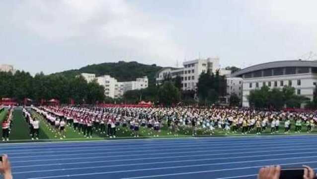 在这个学校上学的男生有何感想3