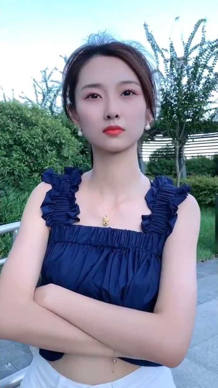 苏宁在想以后会便宜哪个小子,也等了那么多年了还不来苏宁朱莉