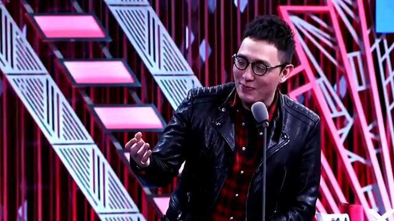 华少上吐槽大会,张绍刚怒摔手卡
