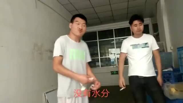 广东深圳:小伙一个月上360个小时班,工资2500,这厂也太黑了!