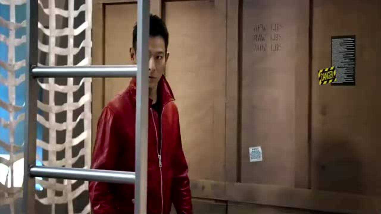 澳门风云3太厉害了刀仔进入一个房间竟发现有好多个自己