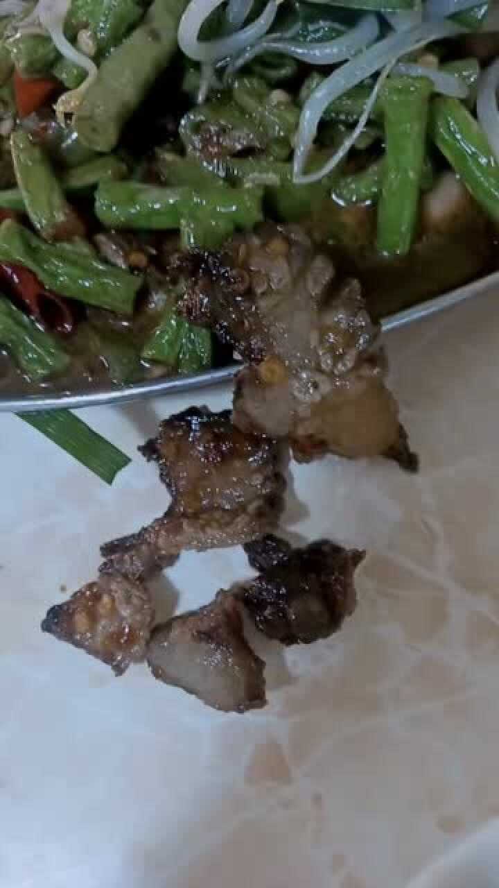 吃到淋巴肉了看起来就恶心卖猪肉的心太黑了