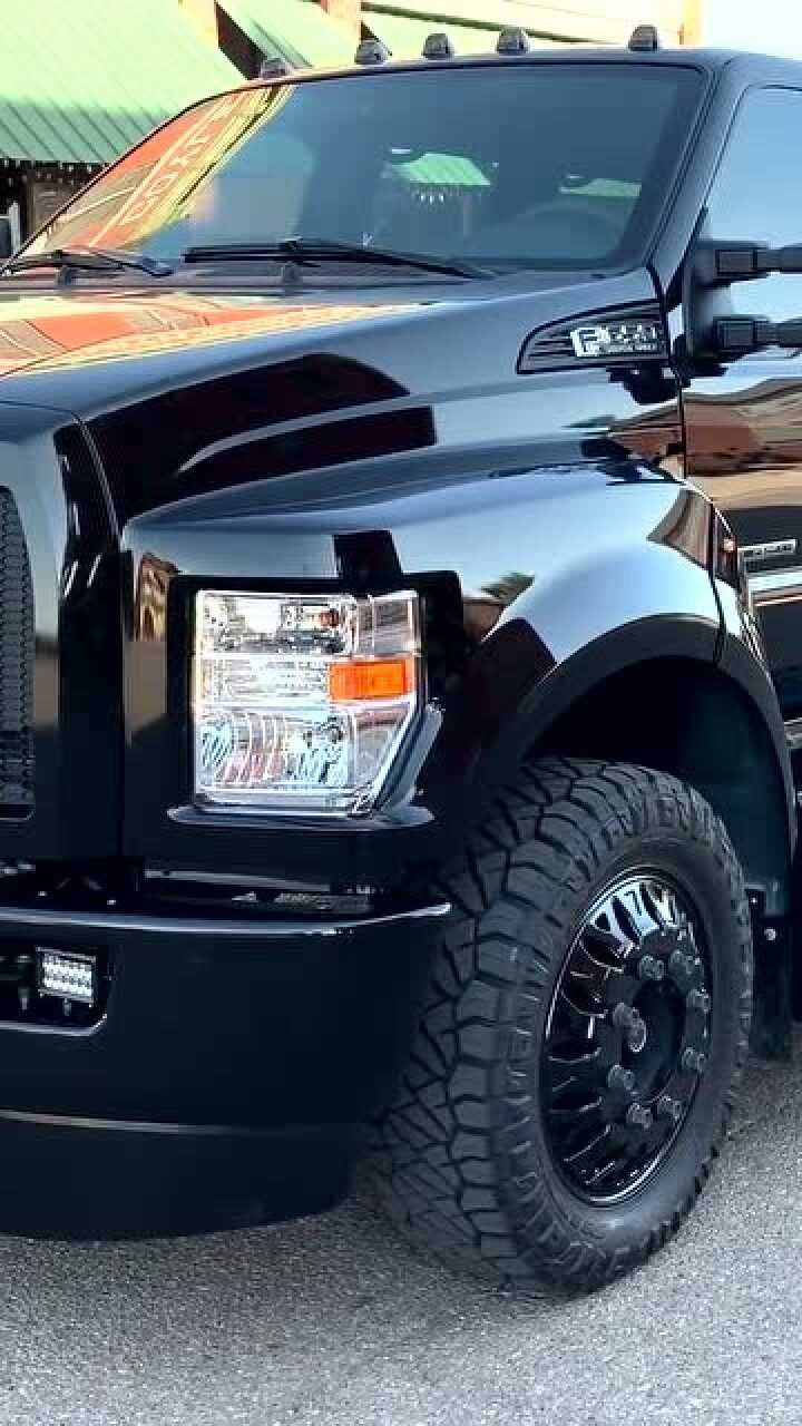 基于福特f650改装六门八座大越野车舒适又威猛