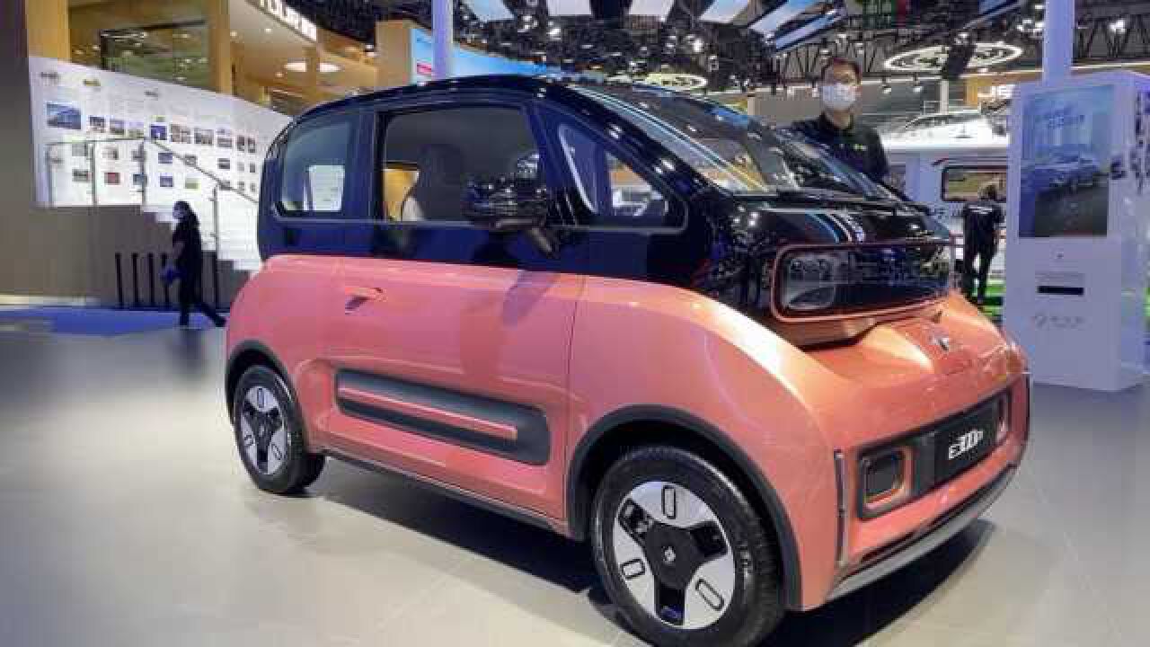 五菱新宝骏e300登场造型太霸气适合上班代步才6万起